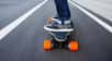 En attendant le véritable hoverboard de Marty McFly dans la saga Retour vers le Futur, le skateboard a lui aussi évolué pour passer à l'électrique. Il fait alors partie de ces nouveaux engins de déplacement motorisés aux côtés des trottinettes électriques. Son usage est donc encadré par la loi du 25 septembre 2019.